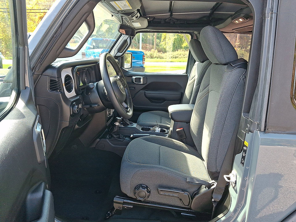 Used 2025 Jeep Wrangler Sport AWD/4WD image 11