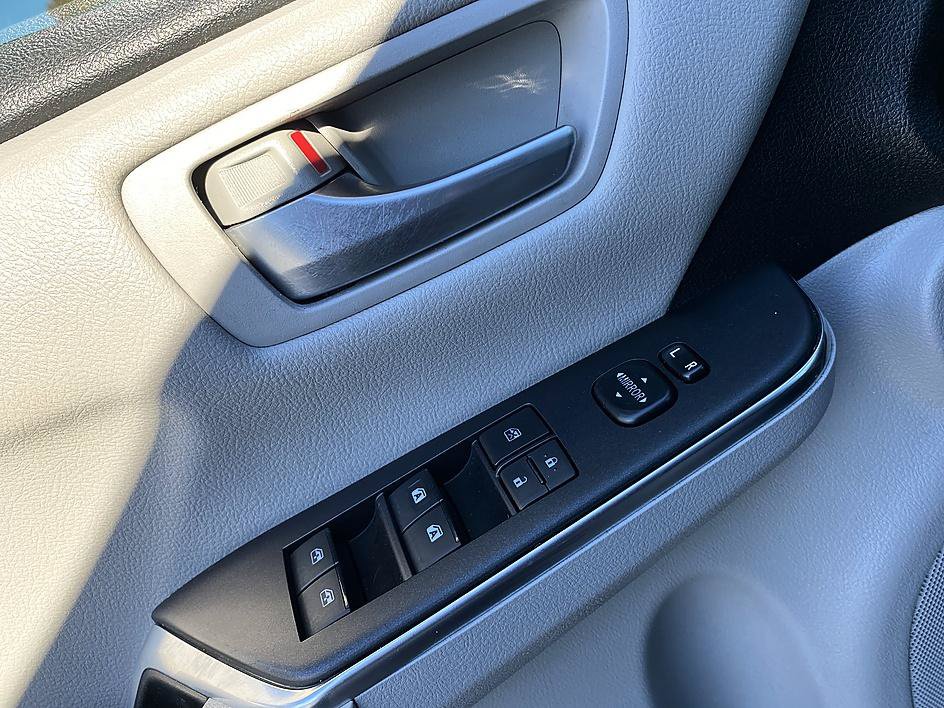 Used 2017 Toyota Camry LE FWD image 10