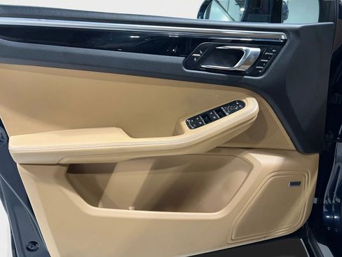 Used 2017 Porsche Macan S image 10