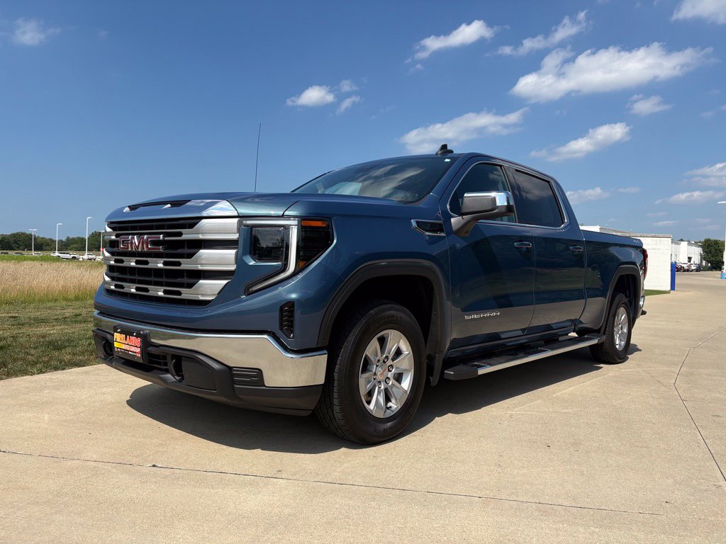 Used 2024 GMC Sierra 1500 SLE AWD/4WD image 1
