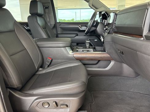 Used 2025 GMC Sierra 1500 SLT AWD/4WD image 19