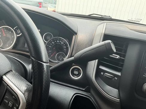 Used 2024 RAM 3500 Tradesman w/ Chrome Appearance Group AWD/4WD image 18