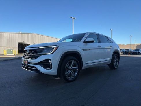 Used 2024 Volkswagen Atlas Cross Sport SEL R-Line image 3