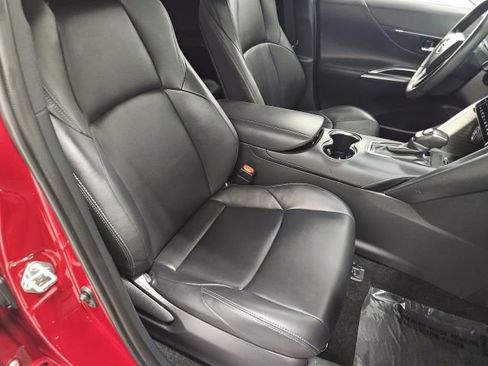 Used 2024 Toyota Venza XLE image 39