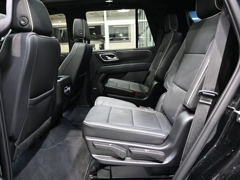 Used 2022 GMC Yukon SLT w/ SLT Premium Package image 11