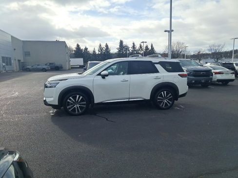 Certified 2023 Nissan Pathfinder Platinum image 10