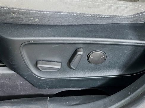 Used 2020 Ford Escape SE image 11