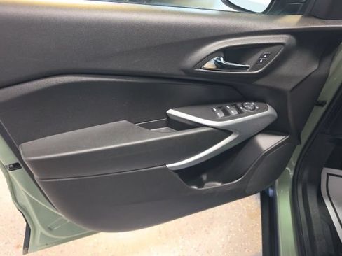 Used 2024 Chevrolet Trax RS FWD image 11