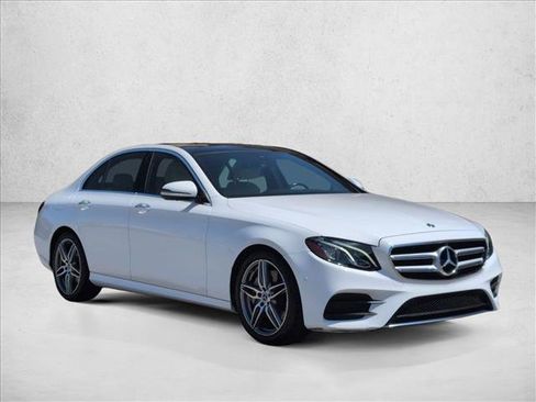 Used 2020 Mercedes-Benz E 350 Sedan image 3