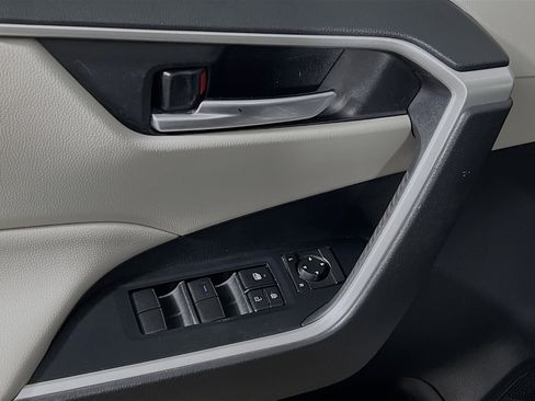 Used 2019 Toyota RAV4 XLE image 16