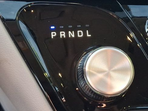 Used 2024 Chrysler Pacifica Touring-L FWD image 14