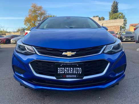 Used 2018 Chevrolet Cruze LT w/ Convenience Package image 3
