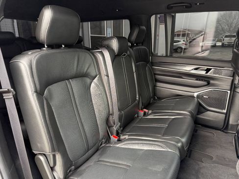 Used 2022 Jeep Wagoneer Series I AWD/4WD image 18