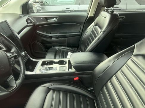 Used 2022 Ford Edge SEL w/ Convenience Package image 2