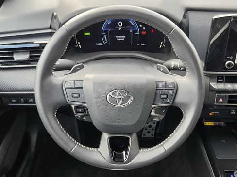 Used 2025 Toyota Camry SE FWD image 14