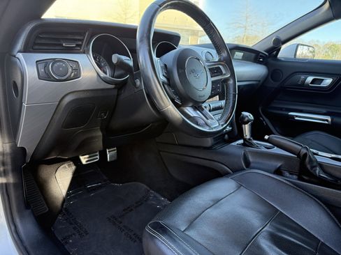 Used 2019 Ford Mustang Premium image 21