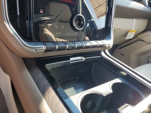 New 2026 GMC Yukon Denali w/ Denali Reserve Package AWD/4WD image 23
