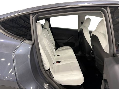 Certified 2023 Tesla Model Y Long Range AWD/4WD image 11