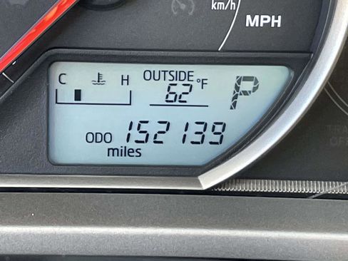 Used 2013 Toyota RAV4 LE image 18