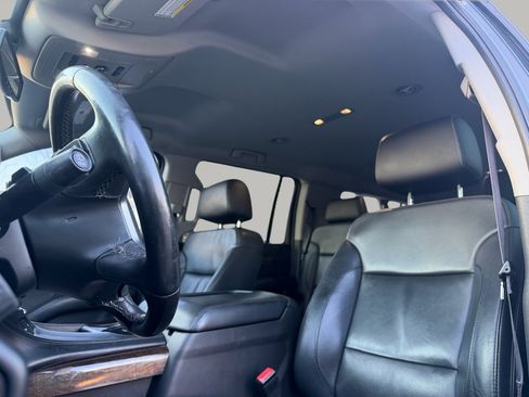 Used 2016 Chevrolet Suburban LT image 17