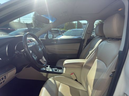 Used 2016 Subaru Outback 2.5i Limited AWD/4WD image 9