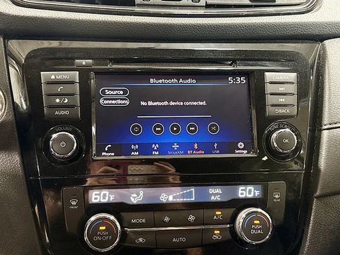 Used 2018 Nissan Rogue SV AWD/4WD image 15