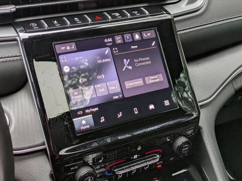 New 2025 Jeep Grand Cherokee L Laredo image 12