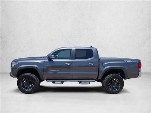 Used 2017 Toyota Tacoma TRD Off-Road w/ Tow Package (A/T) AWD/4WD image 8