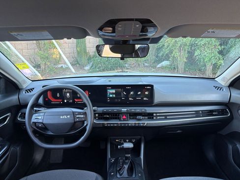 Used 2025 Kia K4 LXS image 32
