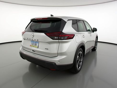 Used 2025 Nissan Rogue SV image 9