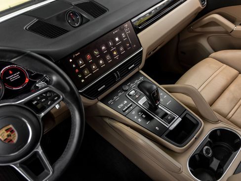 Certified 2023 Porsche Cayenne AWD/4WD image 33