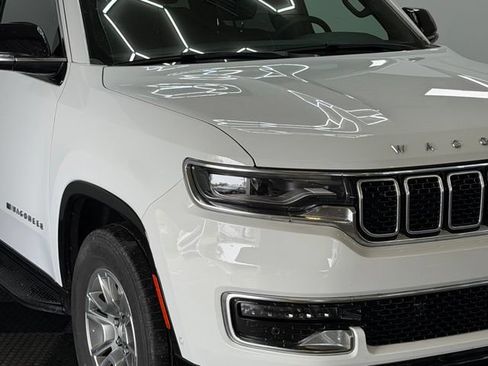 Used 2024 Jeep Wagoneer 4WD image 3