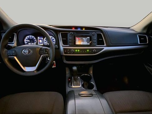 Used 2017 Toyota Highlander LE FWD image 15