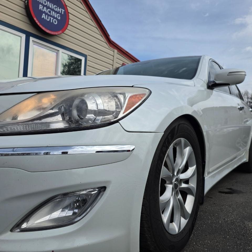 Used 2013 Hyundai Genesis 3.8 RWD image 13