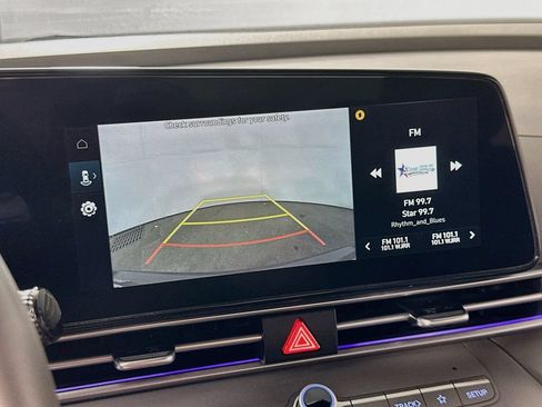 Used 2025 Hyundai Elantra SEL FWD image 11