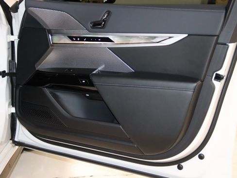 Used 2023 BMW 760i xDrive image 67