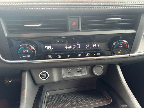 Used 2023 Nissan Rogue SV image 28