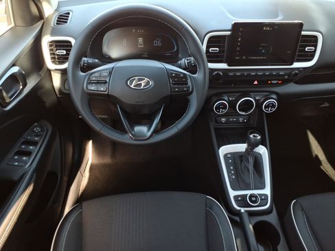 Certified 2023 Hyundai Venue Limited FWD image 16