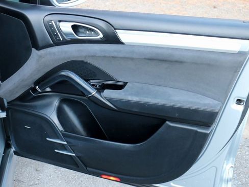 Used 2016 Porsche Cayenne GTS image 39