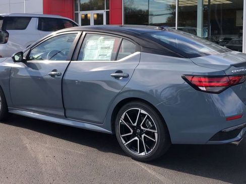 New 2025 Nissan Sentra SR w/ SR Premium Package FWD image 5