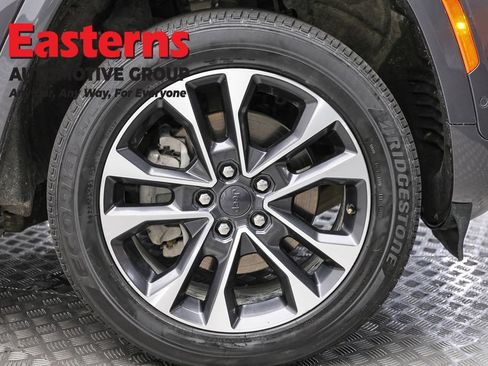 Used 2023 Jeep Grand Cherokee Overland w/ Luxury Tech Group IV AWD/4WD image 36