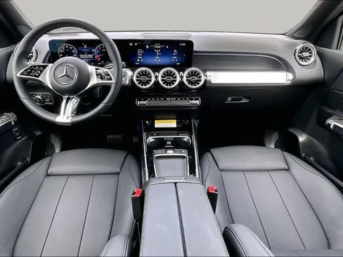 New 2026 Mercedes-Benz GLB 250 4MATIC image 6