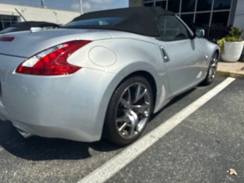 Used 2017 Nissan 370Z Touring Sport RWD image 3