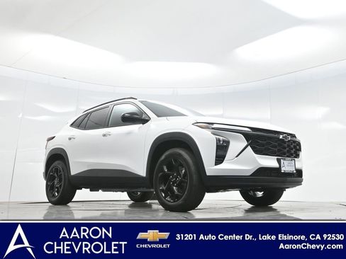 New 2026 Chevrolet Trax LT w/ Driver Confidence Package FWD image 2