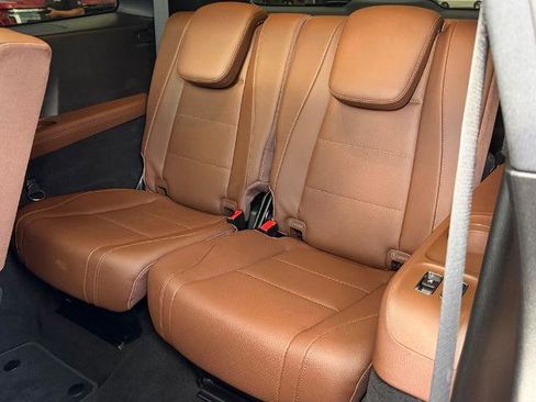 Used 2025 Mercedes-Benz GLS 450 4MATIC image 32