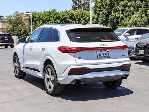 Used 2025 Audi Q5 Premium Plus w/ Premium Plus AWD/4WD image 2