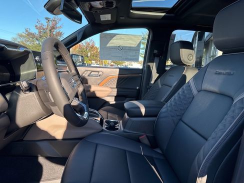 New 2026 GMC Canyon Denali w/ LPO, Denali Black Edition image 15
