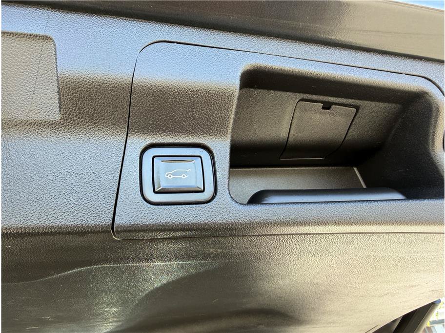 Used 2020 GMC Acadia SLT w/ Driver Alert Package II FWD image 16