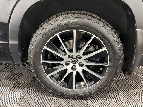 Used 2017 Toyota Highlander SE AWD/4WD image 30