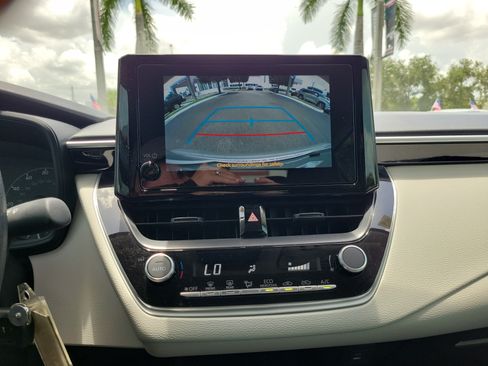 Used 2025 Toyota Corolla LE FWD image 27